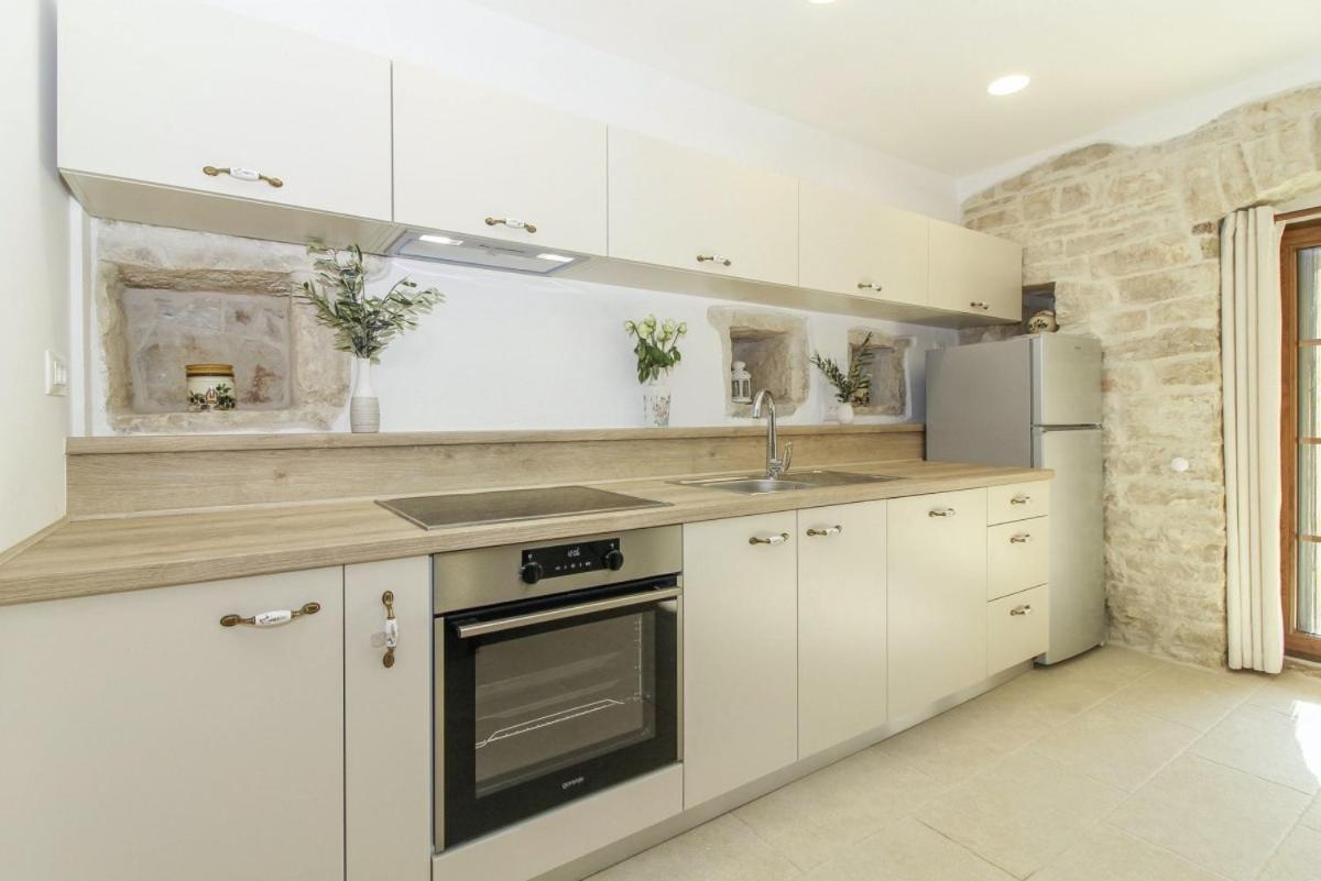Villa Olea In Barat - Haus Fuer 6-8 Personen Kanfanar Exterior foto
